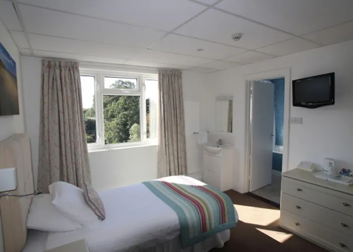 Westhill Country Hotel 3*