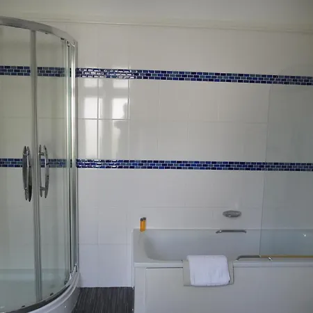 Westhill Country Hotel 3*